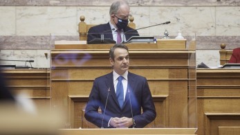 Ο Μητσοτάκης έβγαλε στη σέντρα τον Τσίπρα και το… δίδυμο Πολάκη-Βαξεβάνη