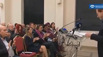 Όταν ο Βούτσης χειροκροτούσε τον Λιγνάδη (video)