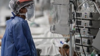 Κορωνοϊός: 698 νέα κρούσματα, 299 διασωληνωμένοι, 26 θάνατοι