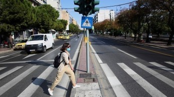 Ποιες περιοχές μπαίνουν στο κόκκινο και ποιες παραμένουν στο “βαθύ” κόκκινο