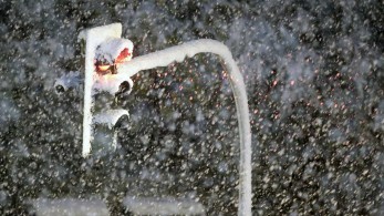 Παραμένουν χωρίς ρεύμα πολλές περιοχές στον Διόνυσο