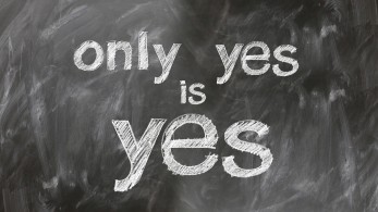 Έρευνα: Πώς βλέπουν οι Έλληνες το ζήτημα των σεξουαλικών παρενοχλήσεων