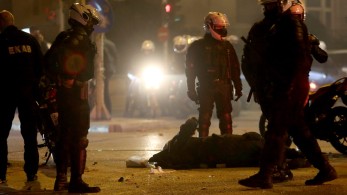 Νέα Σμύρνη: Σκληρές εικόνες από τον τραυματισμό του αστυνομικού