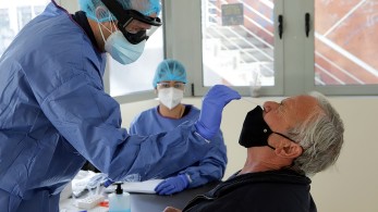 Κορωνοϊός: 1.626 κρούσματα – 53 θάνατοι – 564 διασωληνωμένοι