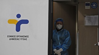 “Καλπάζει” ο κορωνοϊός στην Αττική