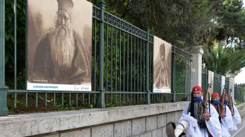 200 χρόνια κακοδαιμονίες και στρεβλώσεις