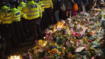 Έντονες αντιδράσεις για τη βίαιη διάλυση αγρυπνίας στο Λονδίνο