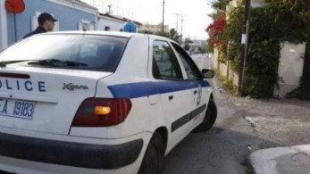 Συλλήψεις για κορωνοπάρτι και συνωστισμό έξω από μπαρ