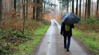 Χαλάει από το μεσημέρι ο καιρός: Βροχές και χιόνια