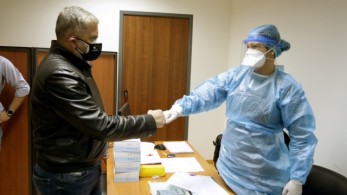 Περιφέρεια Αττικής: Συνεχίζονται με εντατικούς ρυθμούς τα rapid test