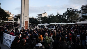 Η κρυφή γοητεία των πλατειών στις μάζες