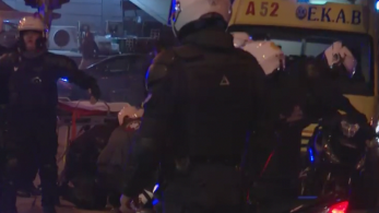 ΕΛ.ΑΣ. για Νέα Σμύρνη: Επιθέσεις με πρωτοφανή σφοδρότητα- 10 συλλήψεις