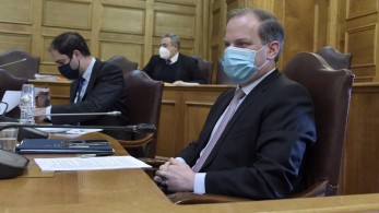 Ποια είναι τα τρία θέματα που εισηγήθηκε ο Καραμανλής στο Υπουργικό