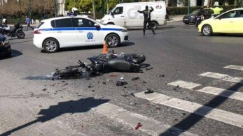 Τροχαίο στον Πειραιά: ΙΧ πέρασε με κόκκινο παρέσυρε μοτοσικλέτιστή και δύο ανήλικους