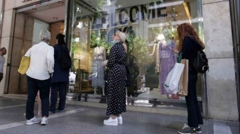 Ανεβάζουν ρολά τα κομμωτήρια, ακολουθεί το λιανεμπόριο: Όλο το σχέδιο επιστροφής