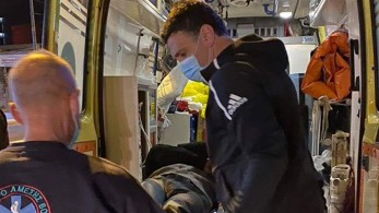 Πρώτες βοήθειες από τον Βασίλη Κικίλια σε τραυματίες τροχαίου στο Γκάζι