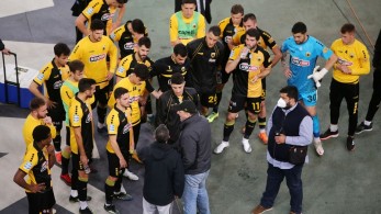 ΑΕΚ: «Βγάλτε τώρα τις φανέλες και φύγετε»