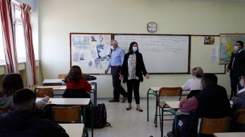 Κεραμέως για Λύκεια: Σύμμαχος ο καλός καιρός, τα self tests και ο εμβολιασμός εκπαιδευτικών