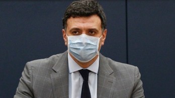 Ο Κικίλιας ενημερώνει τα κόμματα για την πανδημία