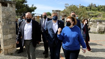 Επίσκεψη Πατούλη-Μενδώνη στον Αρχαιολογικό χώρο Ελευσίνας