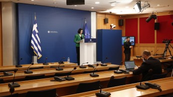 Πελώνη: Δεν διακόπτονται οι εμβολιασμοί με το εμβόλιο της AstraZeneca