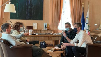 Οι μπάρες του 3S “γλύκαναν” το Δημαρχείο της Αθήνας