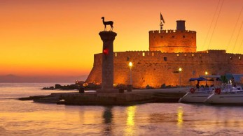 Έφτασαν στη Ρόδο οι 189 Ολλανδοί τουρίστες