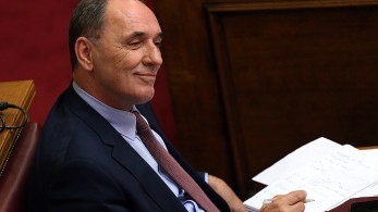 Τα “σπάει” ο Σταθάκης για το πρόγραμμα-κωμωδία του ΣΥΡΙΖΑ (vid)