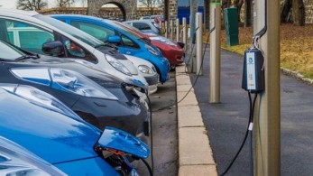 Στα ηλεκτρικά αυτοκίνητα επενδύουν οι αυτοκινητοβιομηχανίες