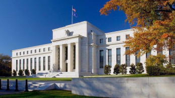 Μειώνει τα επιτόκια η Fed