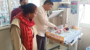 Ινδία: Νεογέννητο κοριτσάκι βρέθηκε θαμμένο ζωντανό