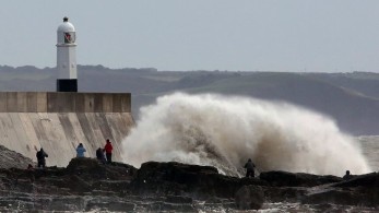 Βρετανία: Μία γυναίκα νεκρή από τις σφοδρές καταιγίδες