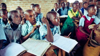 Κένυα: 14χρονη αυτοκτόνησε από ντροπή επειδή δεν είχε σερβιέτα