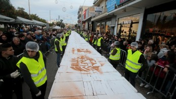 Βασιλόπιτα που σπάει όλα τα ρεκόρ φτιάχτηκε στο Περιστέρι (vid)