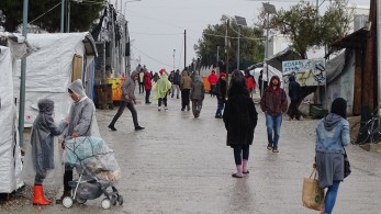 Σε εξέλιξη βρίσκεται η επιχείρηση αποσυμφόρησης του καταυλισμού της Μόριας