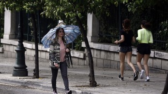 Βροχές και νέα πτώση στις θερμοκρασίες αύριο