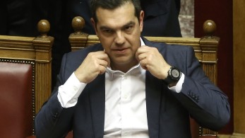 O κηπουρός κλάδεψε τον αρχηγό