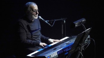 Θάνος Μικρούτσικος: Στο μεγάλο ταξίδι με παρέα τα τραγούδια του