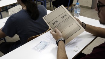 «Επιδημία» τενοντίτιδας σε σχολείο λόγω… πανελλαδικών!