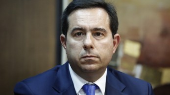 Μηταράκης: Δεν θα μειωθούν οι μισθοί