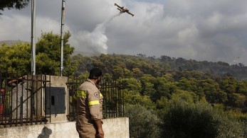 Μεγάλη πυρκαγιά σε δασική έκταση στο Αγρίνιο (video)