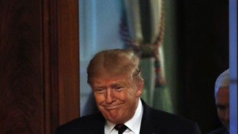 Παραλήρημα Τραμπ: Παρέδωσε τους Κούρδους στον Ερντογάν αλλά… «δεν τους εγκαταλείπει»