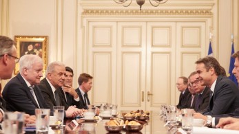 Μητσοτάκης σε Ζεεχόφερ για μεταναστευτικό:  Θα κάνουμε όσα δεν έκανε ο ΣΥΡΙΖΑ