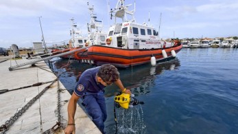 Συγκλονίζει δύτης που βρήκε στον βυθό νεκρή γυναίκα αγκαλιά με το μωρό της