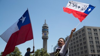 Παραμένουν στους δρόμους οι Χιλιανοί και ζητούν μεταρρυθμίσεις