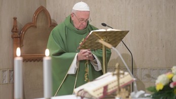 «Καμπανάκι» από τον πάπα Φραγκίσκο: Κάποιες ομιλίες θυμίζουν τον… Χίτλερ