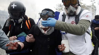 Με κανόνι νερού έριξε η αστυνομία στα “Κίτρινα Γιλέκα”