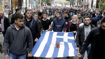 Πολυτεχνείο: Προηγείται η σημαία, ξεκίνησε η πορεία (pics & vid)