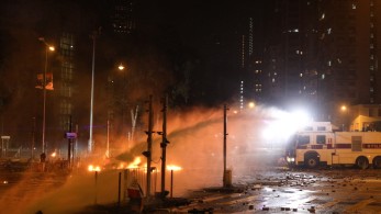 Απειλεί με χρήση πυρών η αστυνομία του Χονγκ Κόνγκ