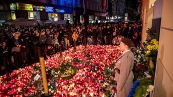 Πλήθος κόσμου γιόρτασε στην Πράγα την Βελούδινη Επανάσταση